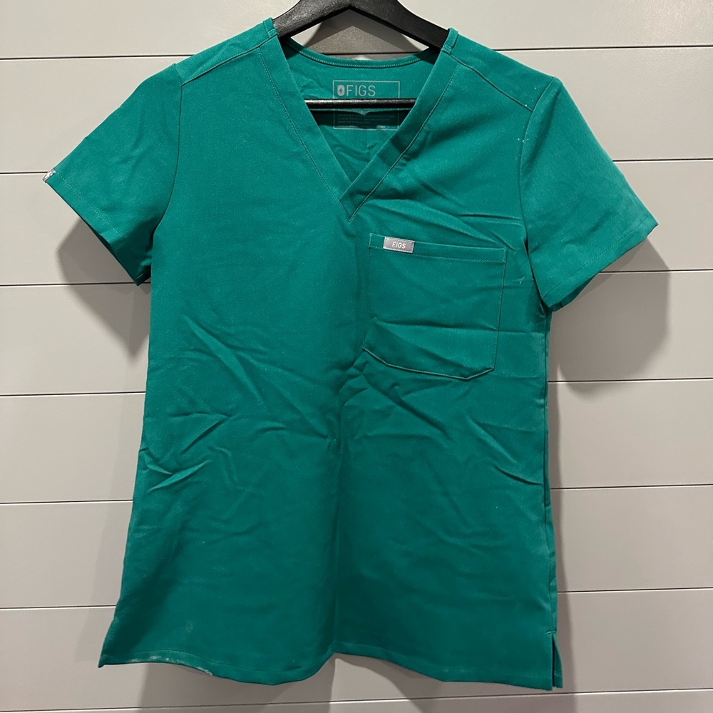 FIGS One Pocket Catarina Scrub Top in Hunter Green